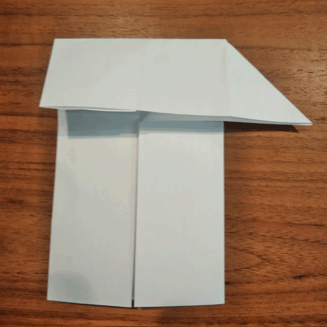 開きながら外側に三角を作るように折ります。