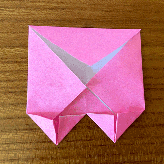折り紙の角も同じように三角にします。